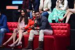Jacqueline Fernandez, Lisa Haydon, Akshay Kumar promote Housefull 3 on the sets of saregama on 26th May 2016